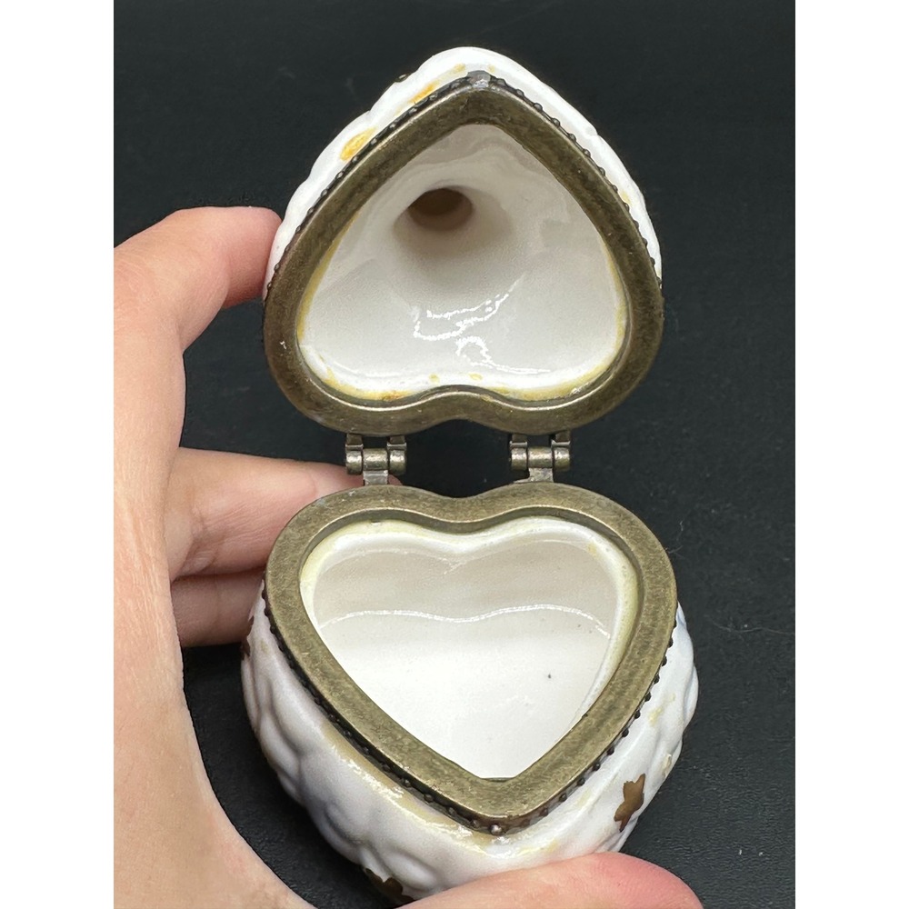Vintage Porcelain Trinket Box Angel Bear On Cloud Heart Shape Hinged Lid - Picture 2 of 6